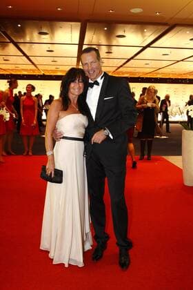 Henry Maske mit seiner Ehefrau Manuela bei der Verleihung Goldene Henne 2011 am 28.9.2011 in Berlin Die Goldene Henne 2011 Verleihung in Berlin  o0 Frau, Ehefrau Familie privat Boxen
