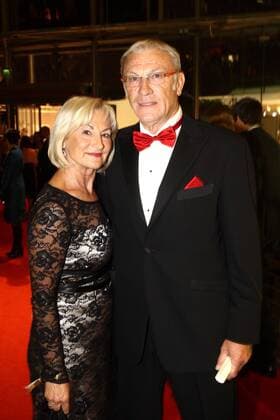 Eduard Geyer mit seiner Ehefrau Angelika bei der Verleihung Goldene Henne 2011 am 28.9.2011 in Berlin Die Goldene Henne 2011 Verleihung in Berlin 