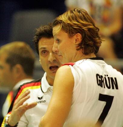 29.09.2011 Belgrade(Serbia) Germany-Czech Republic CEV European women s volleyball championship quarter final Giovanni Guidetti(L) Germany head coach with Angelina Grün(r) : 