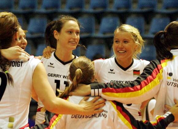 29.09.2011 Belgrade(Serbia) Germany-Czech Republic CEV European women s volleyball championship quarter final Christiane Fürst(2L) with Mareen Apitz (second from right) Germany celebrate victory after match : 