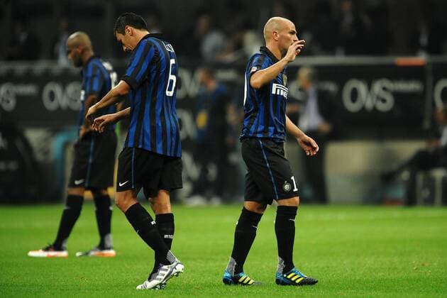 Delusione Esteban CAMBIASSO (R), LUCIO (C) e Douglas MAICON (L) Dejection Inter - 01 10 2011 Serie A 2011 2012 Inter Mailand vs SSC Neapel - andreaxstaccioli