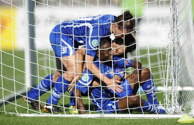 v.l.: Anja Mittag, Genoveva Anonma und Yuki Nagasato (Pot), Jubel, 1.FFC Turbine Potsdam - SG Essen Schönebeck, Fußball, Frauen, Bundesliga, Saison 2011 2012, Potsdam, 02.10.2011,
