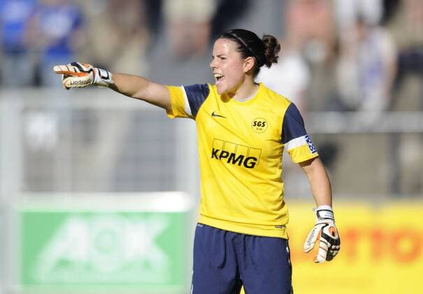 Torfrau Ursula Holl (Essen), 1.FFC Turbine Potsdam - SG Essen Schönebeck, Fußball, Frauen, Bundesliga, Saison 2011 2012, Potsdam, 02.10.2011,