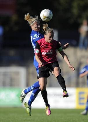 Bianca Schmidt (li, Pot) und Melanie Hoffmann (Essen), 1.FFC Turbine Potsdam - SG Essen Schönebeck, Fußball, Frauen, Bundesliga, Saison 2011 2012, Potsdam, 02.10.2011,