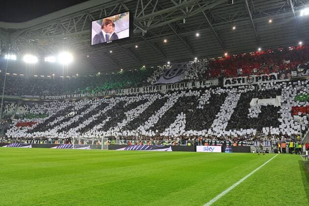 02.10.2011, Turin - Serie A 2011 2012 - Choreografie der Juventus Turin Fans --  o0 Choreographie Fanchoreographie Totale