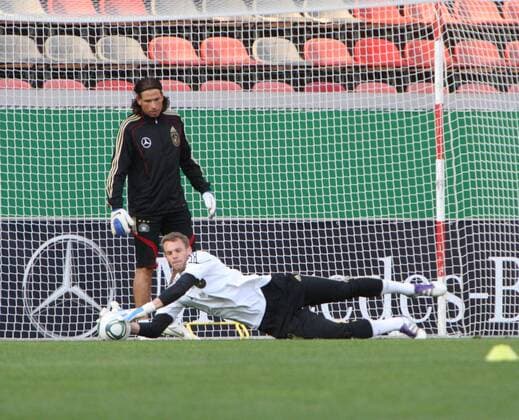 DFB Training Länderspiel Nationalmannschaft Deutschland, 04.10.2011, Mainz Bruchwegstadion, v.l. Tim Wiese, Manuel Neuer -