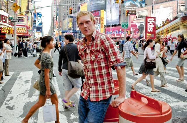 Matthias Bachinger am Times Square in New York City während der US Open 2011, privat, Portrait, Einzelbild, Halbkörper, Querformat,