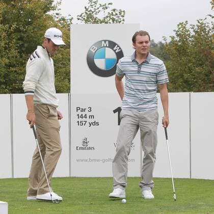 Martin Kaymer zu Besuch in Stommeln auf dem Golfplatz Gut Lärchenhof im Rahmen der Auftaktveranstaltung BMW International Open (Juni 2012) von links: Martin Kaymer, Bruder Philip o0 privat Familie