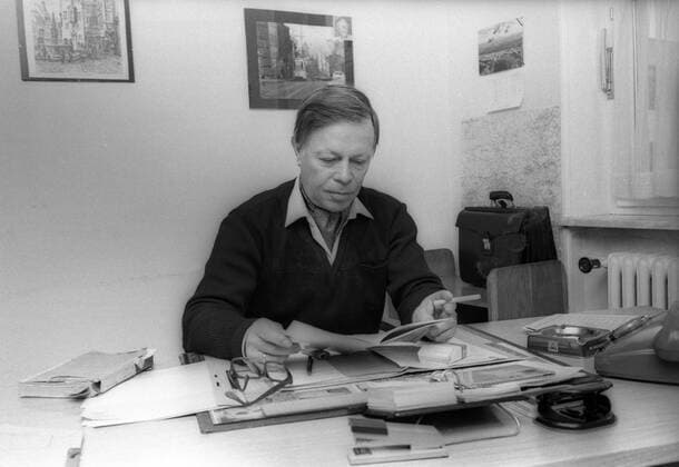 Fußball, Trainerhistorie Borussia Neunkirchen von 1920 bis heute Trainer Herbert Binkert (Borussia Neunkirchen) in seinem Büro Aufnahmedatum geschätzt