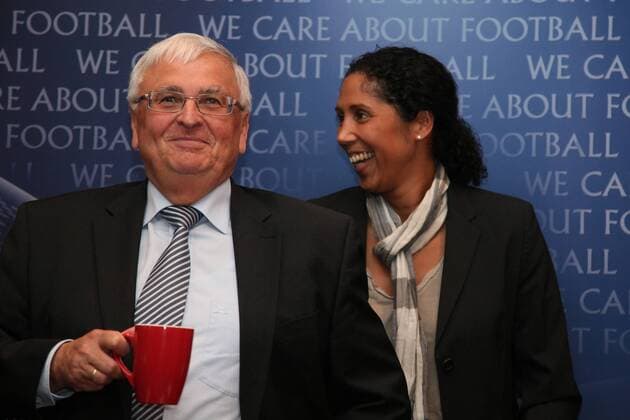DFB Präsident Dr Theo Zwanziger mit der neuen UEFA Botschafterin Frauenfussball Steffi Jones