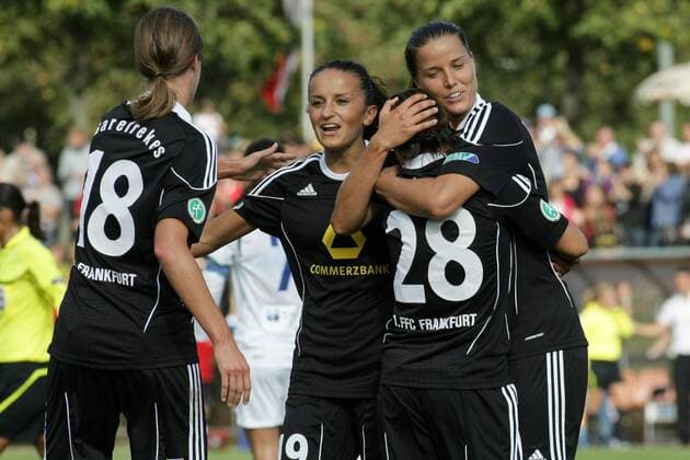 05.10.2011, Frauenfußball, Rückspiel der UEFA Women s Champions League 1. FFC Frankfurt gegen Stabaek Fotball (Norwegen). Jubel nach 2:0 durch Sandra Smisek (1. FFC Frankfurt).