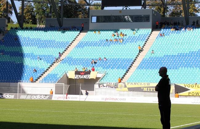 Leipzig, Fussball, Regionalliga Nord, 8. Spieltag , Rasenballsport Leipzig vs. VFC Plauen 1:1 (0:0) , Leere Red Bull Arena - Wegen eines Fanboykottes verloren sich nur wenige Plauener Fans in ihrem Fanblock o0 Totale