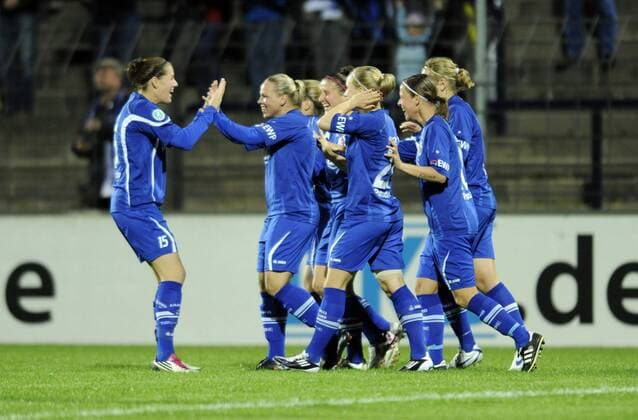 Turbine jubelt über das Tor zum 1:0 von Isabel Kerschowski (2.v.l.), 1.FFC Turbine Potsdam - Thor KA, Fußball, UEFA Women - Champions League, Saison 2011 2012, Potsdam, 05.10.2011,