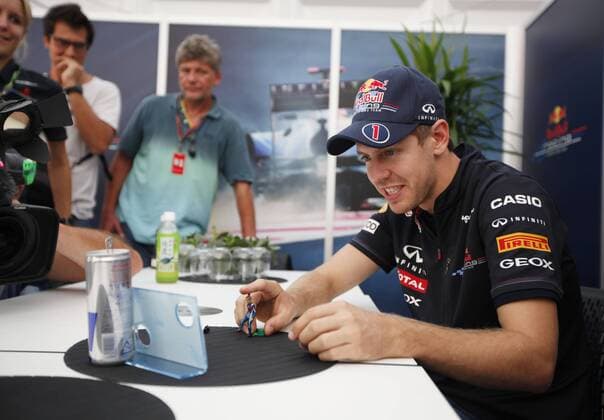 Motorsports: FIA Formula One World Championship 2011, Grand Prix of Japan, 01 Sebastian Vettel (GER, Red Bull Racing), xHOCHxZWEIx
