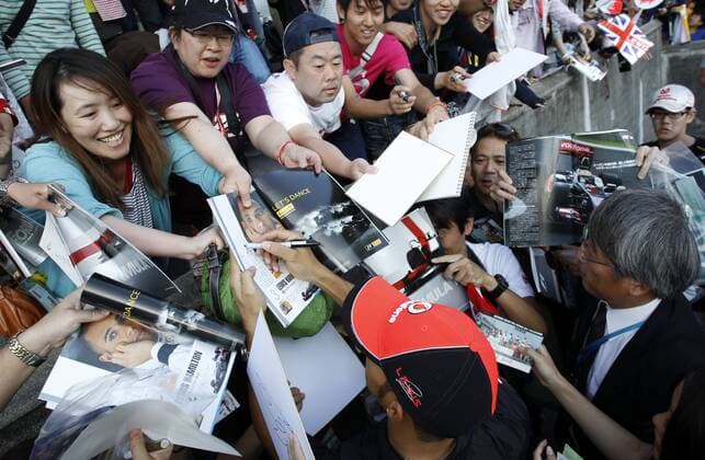 Motorsports: FIA Formula One World Championship 2011, Grand Prix of Japan, 03 Lewis Hamilton (GBR, Vodafone McLaren Mercedes), xHOCHxZWEIx