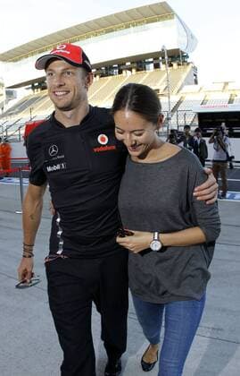 Motorsports: FIA Formula One World Championship 2011, Grand Prix of Japan, 04 Jenson Button (GBR, Vodafone McLaren Mercedes), Jessica Michibata, girlfriend of 04 Jenson Button (GBR, Vodafone McLaren Mercedes), xHOCHxZWEIx o0 privat Familie Frau Fahrerfrau