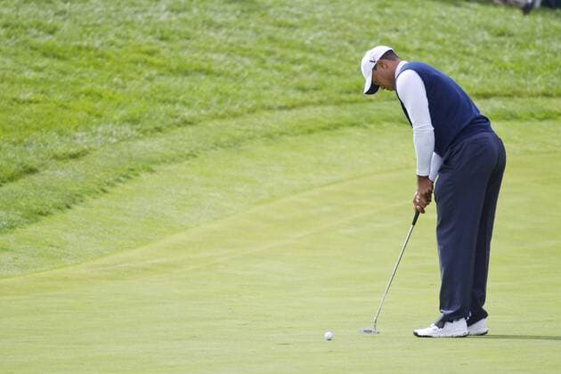 October 6, 2011: PGA Golf Herren golfer Tiger Woods putts on the first green during round one competition at the Frys.com Open held at CordeValle Resort in San Martin, CA. PGA Golf Herren 2011: Frys.com Open OCT 06 - ZUMAc04