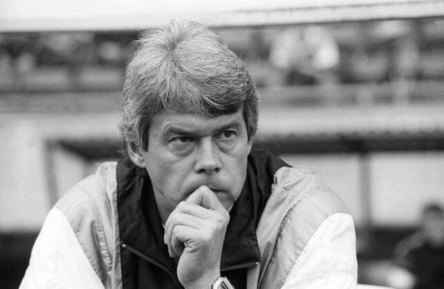 Trainer Jürgen Sparwasser (SV Darmstadt 98) nachdenklich Aufnahmedatum geschätzt