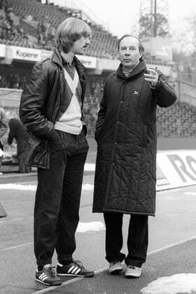 Trainer Dietrich Weise (re.) und Jürgen Mohr (beide Eintracht Frankfurt)
