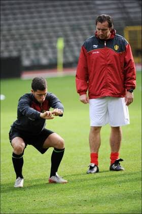 EDEN HAZARD (BEL) - MARC WILMOTS (entraineur adjoint equipe de Belgique) Football : Entrainement equipe de Belgique - 10.10.2011 - PhotoNews Panoramic 