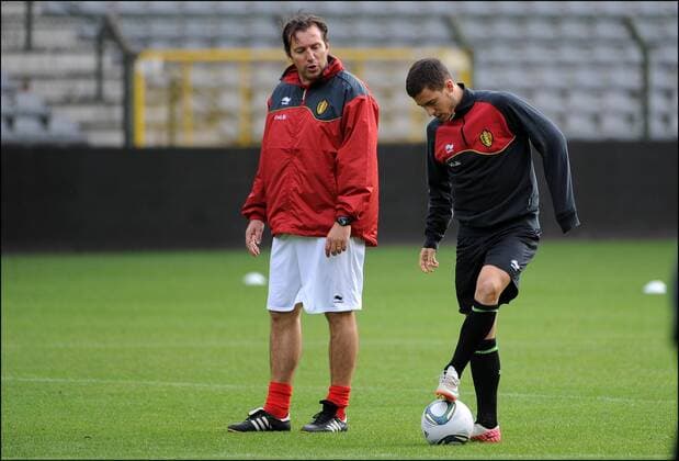EDEN HAZARD (BEL) - MARC WILMOTS (entraineur adjoint equipe de Belgique) Football : Entrainement equipe de Belgique - 10.10.2011 - PhotoNews Panoramic 