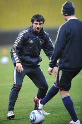 ITAR-TASS: MOSCOW, RUSSIA. OCTOBER 10, 2011. Alan Dzagoyev (L) during the Russian national team s training session ahead of their Euro 2012 qualifying match against Andorra.  RE0EFBDE