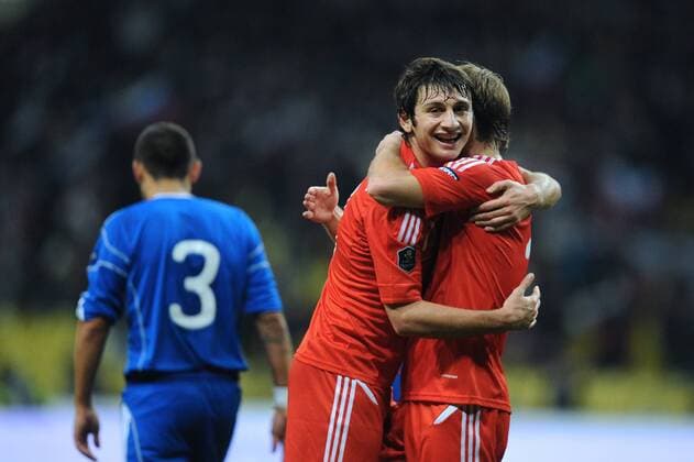 Russia s Alan Dzagoev and Roman Shishkin (L-R red) congratulate each other after scoring in a UEFA Euro 2012 Qualifying Group B match against Andorra at the Luzhniki Stadium. Russia won 6:0.  Aufmacher Premiumd RE0EFD06