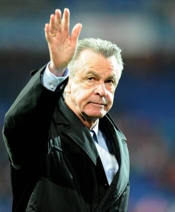 FUSSBALL INTERNATIONAL EM 2012-Qualifikation Gruppe G 11.10.2011 Schweiz - Montenegro Trainer Ottmar HITZFELD winkt zum Abschied (Schweiz) 