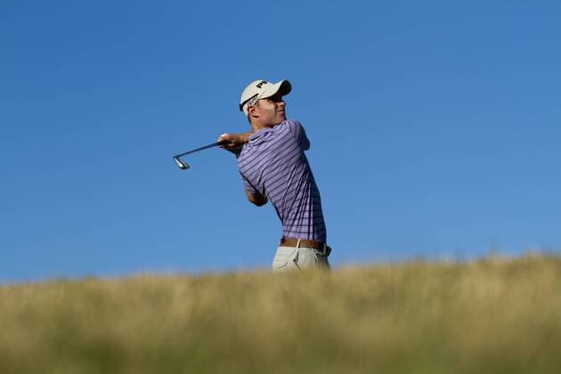 14.10.2011 Vilamoura, Portugal. European Tour Portugal Masters, player Rhys Davies, taking off from hole 3. Mandatory credit: ActionPlus xPedroxNunesx  ActionPlus11213972 Content restricted for UK based newspaper