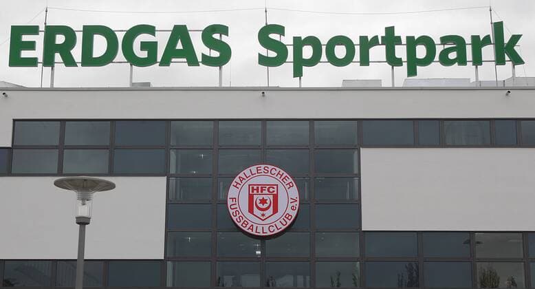 11.10.2011 Polizeiübung Stadionsicherheit gewaltbereite Fussballanhänger. Erdgas Sportpark ehemals Kurt Wabbel Stadion o0 Sportstätte totale Stadion Logo, Emblem, Vereinslogo, Vereinsemblem Schriftzug