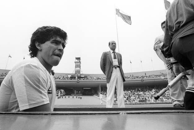 Diego Maradona (Argentinien) tritt aus den Katakomben o0 sw