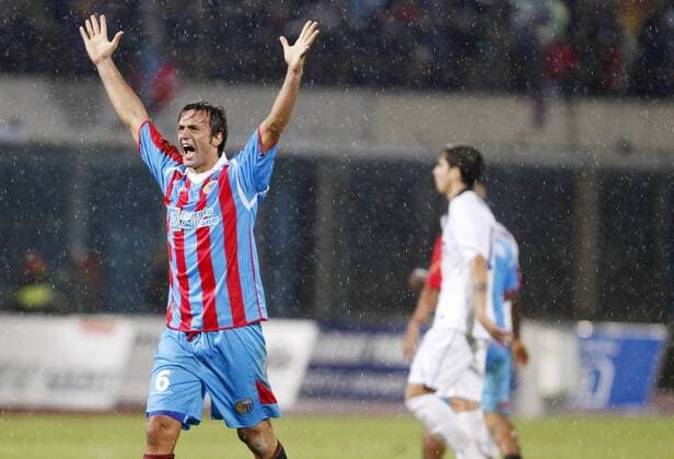 Serie A 2011-2012 Catania Calcio - Inter Mailand: Nicola Legrottaglie xHOCHxZWEIx xItalyxPhotoxPressx 