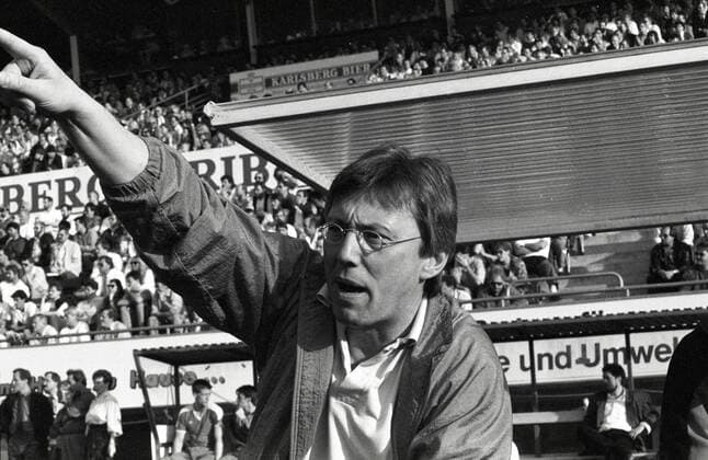 Trainer Hans Werner Moors (Rot Weiss Essen) gibt Anweisungen Aufnahmedatum geschätzt