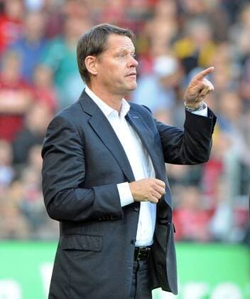 Freiburg, badenova-Stadion, 16.10.2011 Fussball 1. Bl Saison 2011 2012 SC Freiburg - Hamburger SV 1 - 2 Frank Arnesen, Trainer und Sportdirektor, Hamburger SV (DEN)