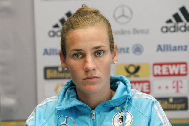 Simone LAUDEHR PK der DFB-Frauen zu den kommenden Länderspielen gegen Rumänien und Schweden, Hotel Intercontinental Hamburg, 19.10.11 Sportler DFB Deutschland Fussball Hamburger Sport Dateiname