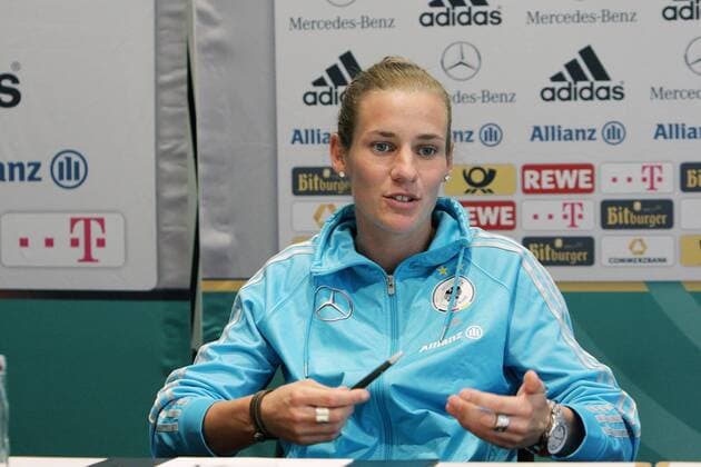 Simone LAUDEHR PK der DFB-Frauen zu den kommenden Länderspielen gegen Rumänien und Schweden, Hotel Intercontinental Hamburg, 19.10.11 Sportler DFB Deutschland Fussball Hamburger Sport Dateiname