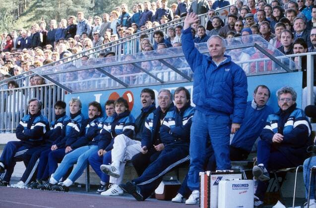 Trainer Horst Franz (FC Schalke 04) o0 GER 1. BL Aufnahmedatum geschätzt Aufmacher Totale