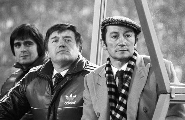 Trainer Fahrudin Jusufi (re.) neben Mannschaftsbetreuer Charly Neumann (beide FC Schalke 04) Aufnahmedatum geschätzt