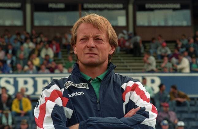 Fußball, Trainerhistorie, Stuttgarter Kickers Trainer Lorenz Günther Köstner (Stuttgarter Kickers) skeptisch