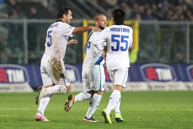 Wesley Sneijder Inter Celebration with Dejan Stankovic and Yuto Nagatomo - Bergamo 26 10 2011 Stadio Atleti Azzuri d Italia Football Serie A 2011-12 Atalanta Bergamo vs Inter Milano paoloxnucci