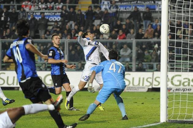 Db - Bergamo 26 10 2011 - campionato di Serie A Atalanta Bergamo vs Inter Milano: Tor von Diego Milito 