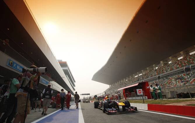 Motorsports: FIA Formula One World Championship 2011, Grand Prix of India, 01 Sebastian Vettel (GER, Red Bull Racing), xHOCHxZWEIx
