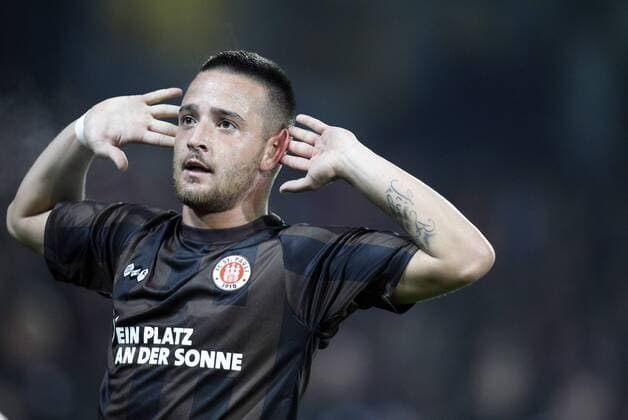 Deniz Naki, St.Pauli, jubelt nach seinem Tor zum 0:1, Freisteller, Einzelbild, Freude, Jubel, Tor, Aktion, quer 1. FC Union Berlin-FC St. Pauli, 2.Bundesliga 2011 2012, Fußball, Fussball, soccer, Herren, Deutschland, Germany, Ergebnis 0:2 Berlin, 28.10.2011, Stadion Alte Försterei