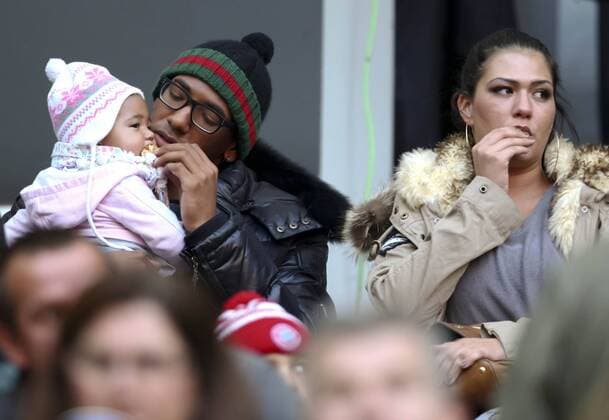 Jerome BOATENG (Bayern Nr.17, gesperrt) mit Familie, Tochter, Baby und Freundin Sherin SENLER auf der Ehrentribüne FC BAYERN MÜNCHEN Fussball 1. Bundesliga , München, am 29.10.2011 11.Spieltag, 11.Spieltag11, Saison 2011 2012, Saison1112 , Liga01, 1.Liga, 1.Bundesliga, FCB, München o0 privat Kind Frau Spielerfrau