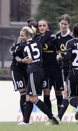 Fussball, DFB Pokal, Frauen, Achtelfinale, 1. FFC Frankfurt vs. VfL Wolfsburg, Jubel bei den Spielerinnen vom 1. FFC Frankfurt
