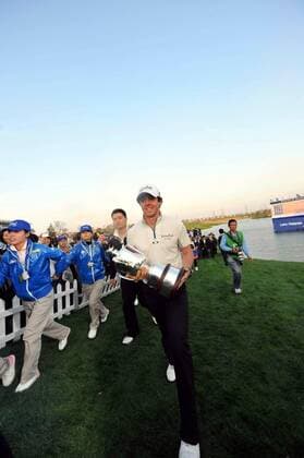 Rory McIlroy of Northern Ireland, center, holds his champion trophy during the award ceremony after the final round of the Lake Malaren Shanghai Masters golf tournament in Shanghai, China, 30 October 2011. McIlroy had led the 30-strong field from the opening day, but a wayward final round saw him having to dig deep to card a level par 72 to finish on a 72-hole total of 288 (-18). Rory McIlroy $2m richer after China victory  20111030_95066 o0 Mc Ilroy Nordirland