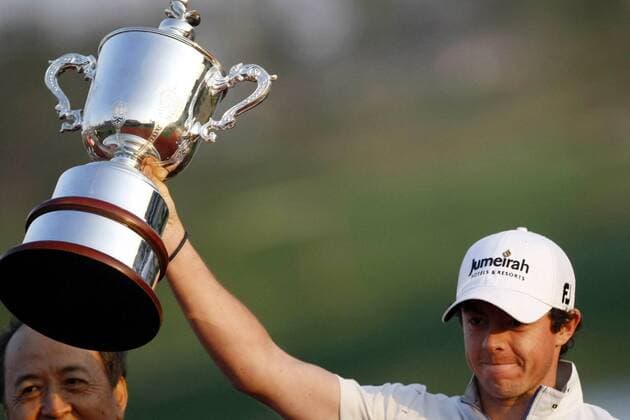 Rory McIlroy of Northern Ireland, center, holds his champion trophy during the award ceremony after the final round of the Lake Malaren Shanghai Masters golf tournament in Shanghai, China, 30 October 2011. McIlroy had led the 30-strong field from the opening day, but a wayward final round saw him having to dig deep to card a level par 72 to finish on a 72-hole total of 288 (-18). Rory McIlroy $2m richer after China victory  20111030_95071 o0 Mc Ilroy Nordirland