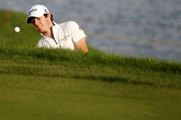Rory McIlroy of Northern Ireland chips out of the bunker during the final round of the Lake Malaren Shanghai Masters golf tournament in Shanghai, China, 30 October 2011.  20111030_95070 o0 Mc Ilroy Nordirland