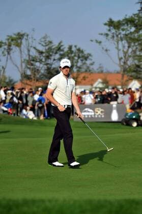Rory McIlroy of Northern Ireland looks on during the final round of the Lake Malaren Shanghai Masters golf tournament in Shanghai, China, 30 October 2011.  20111030_95036 o0 Mc Ilroy Nordirland