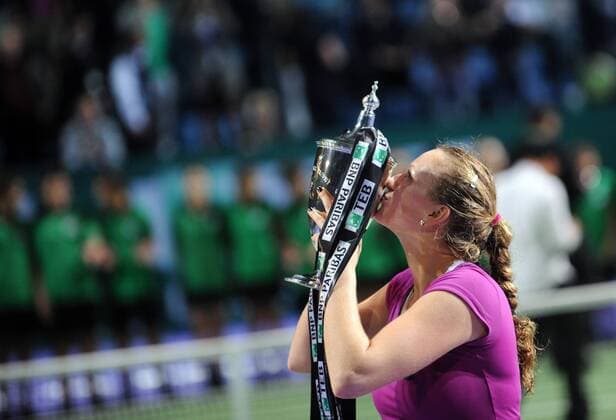 Petra Kvitova of Czech kisses the trophy after winning the Istanbul WTA Tennis Damen tennis championship final in Istanbul, Turkey, on Oct. 30, 2011. (Xinhua Ma Yan) (jyc) TURKEY-ISTANBUL-TENNIS-WTA-CHAMPIONSHIPS 